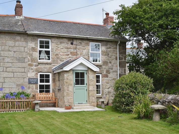 Cottage for 5 people, with Garden in St. Just