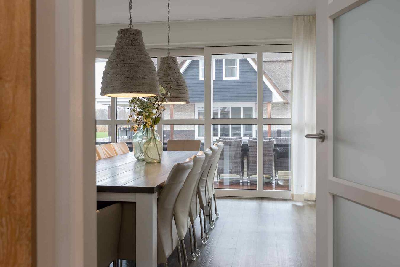 Luxuriöse Villa für 12 Personen mit privater Sauna am Tjeukemeer in Friesland in Delfstrahuizen, Friesland