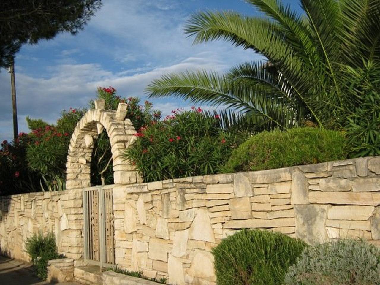 Ganze Wohnung, 3-Zimmer-Ferienwohnung mit Balkon und Meerblick Necujam, Solta A-13884-b in Necujam, Solta