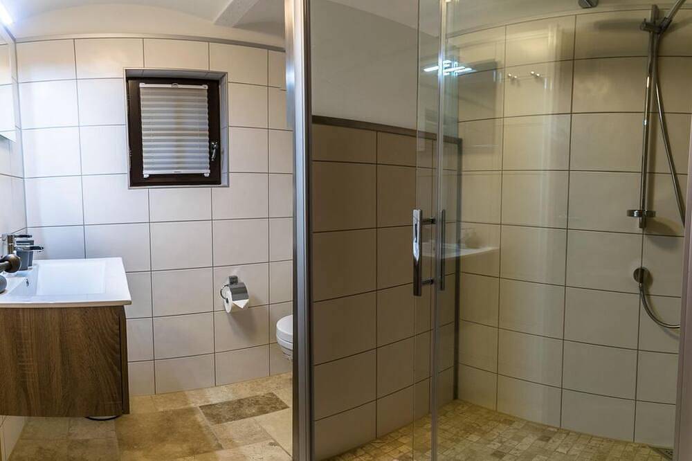 Ganze Wohnung, Ferienhaus \"Kleine Kraxlhütte\" - Ferienhaus, 3 Schlafräume in Krippen, Bad Schandau