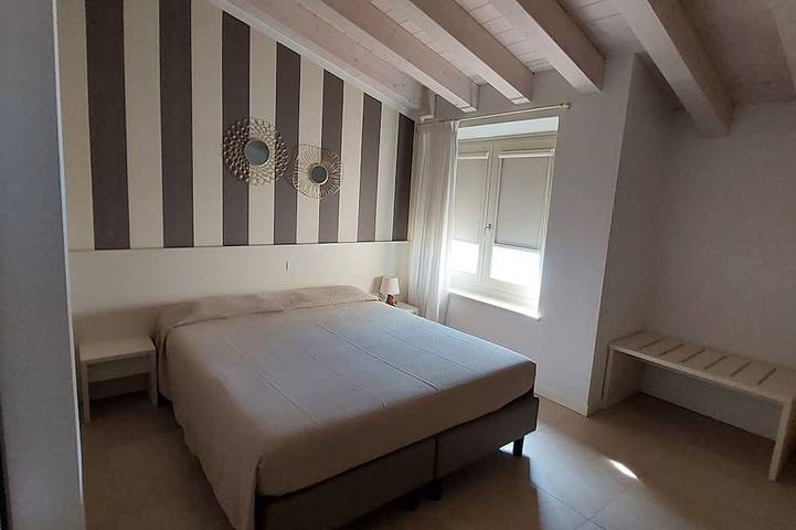 Ganze Wohnung, Pergola House 2 - Poolfront with parking space in Bardolino, Gardasee-Berge