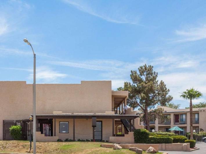 Ganze Wohnung, Juniorzimmer mit Queensize-Bett|Nsmk in Mojave-Wüste