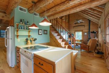 Log Cabin for 6 Guests in Wimberley, Hays County, Picture 3
