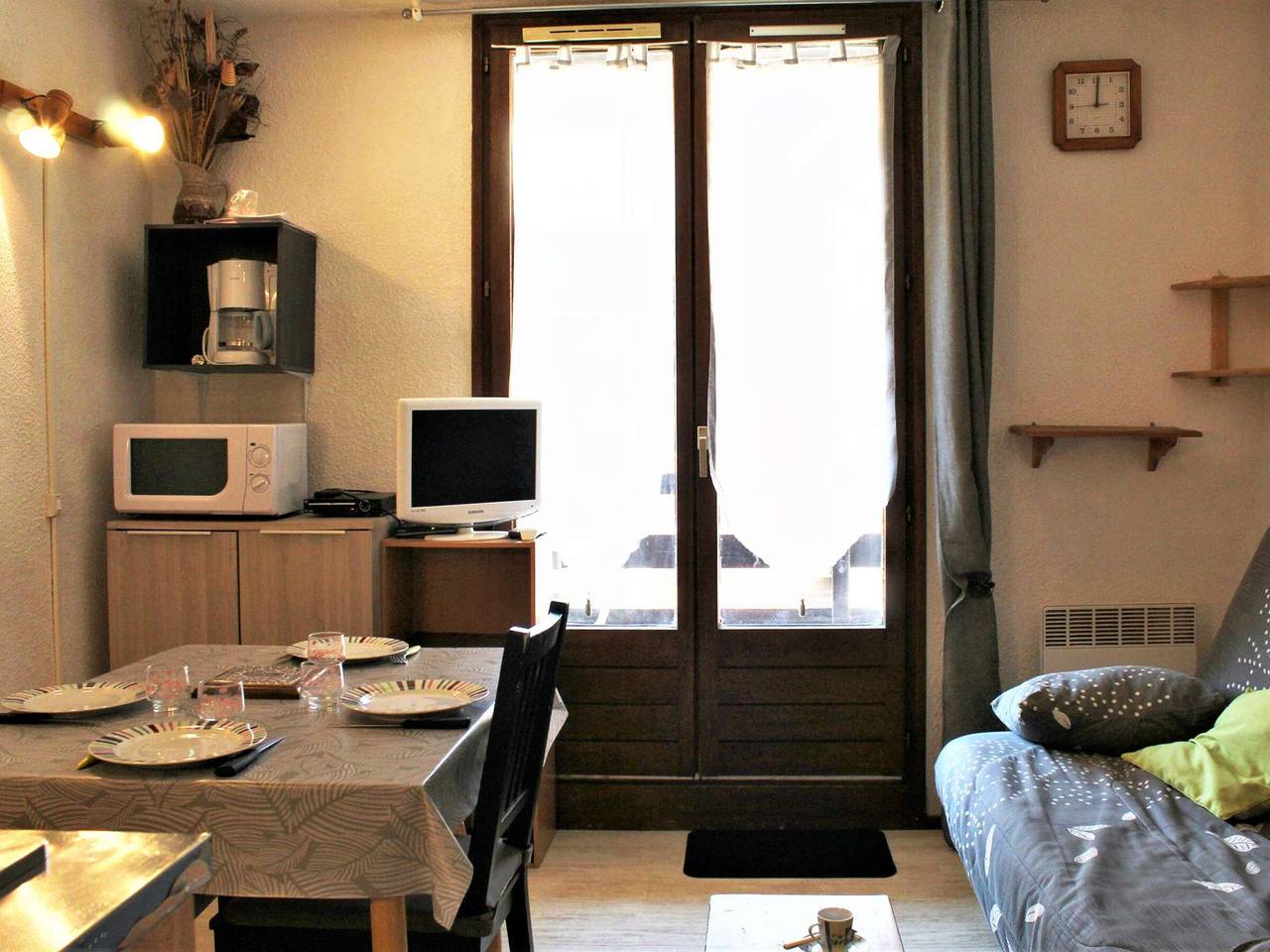 Entire apartment, Cozy Studio with Mountain Corner, South-Facing Balcony, Sleeps 4 – Close to Shops & Free Shuttle in Station de Risoul, Risoul