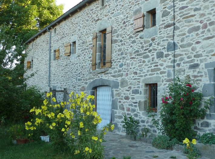 Location de vacances pour 4 personnes, avec jardin dans le Cantal - 2
