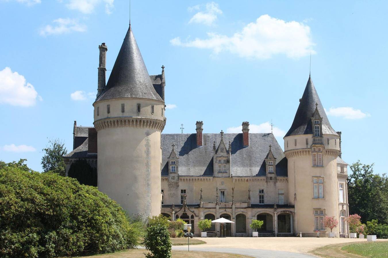 Château de Bort - La chambre mauve in Saint-Priest-Taurion, Limoges region