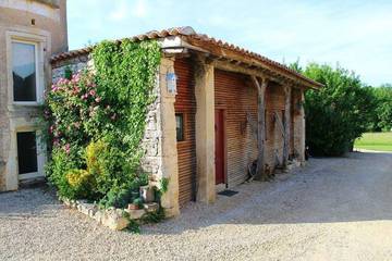 Gîte pour 7 personnes, avec jardin à Lavaurette