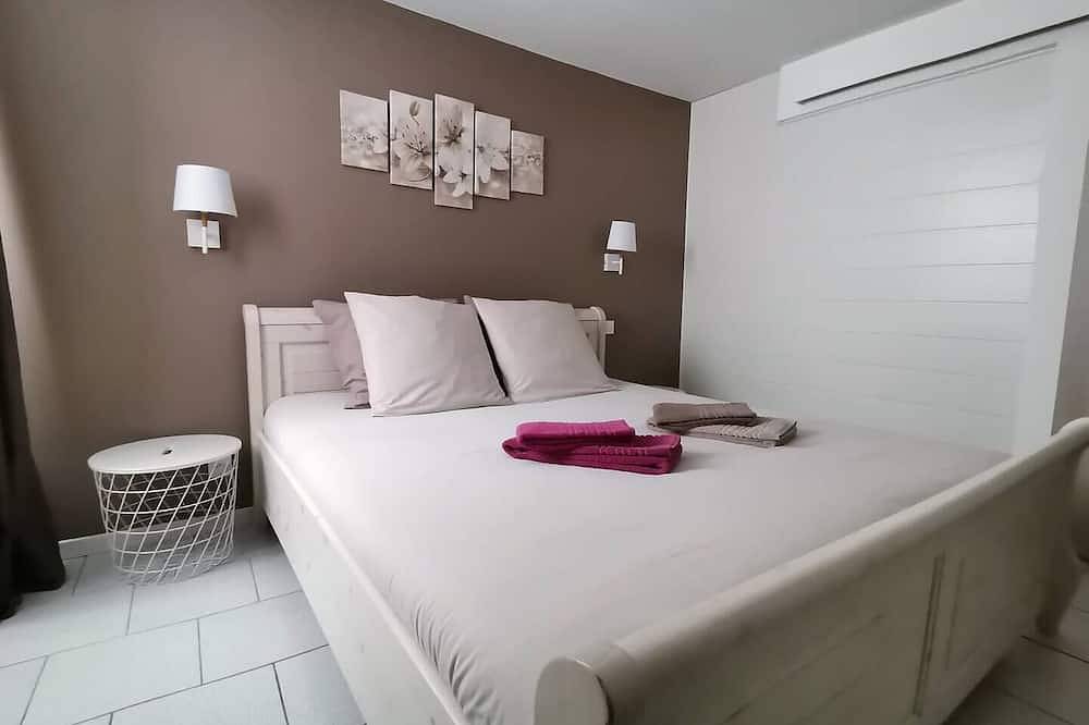 Entire apartment, Our holiday home is the perfect place for travelers looking for a comfortable and modern accommodation, located near main roads. You will feel at home in our fully renovated apartment, which can accommodate up to 4 people. in Soultz-Haut-Rhin, Parc naturel régional des Ballons des Vosges