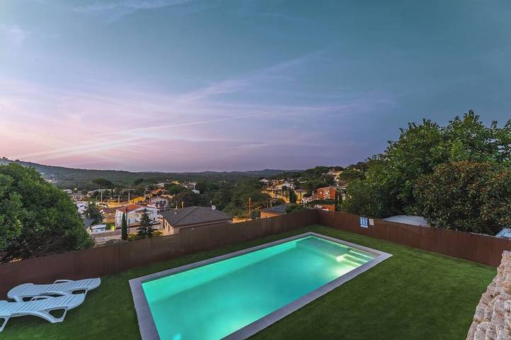 Casa rural para 8 personas, con jardín y balcón - 1