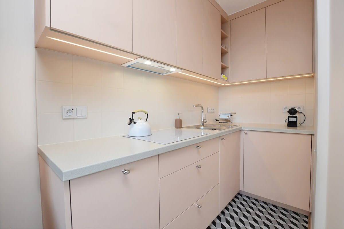 Geheel vakantieappartement, Bright Studio in Center | Close to the Beach | Balcony in Gdynia, Zatoka Gdańska
