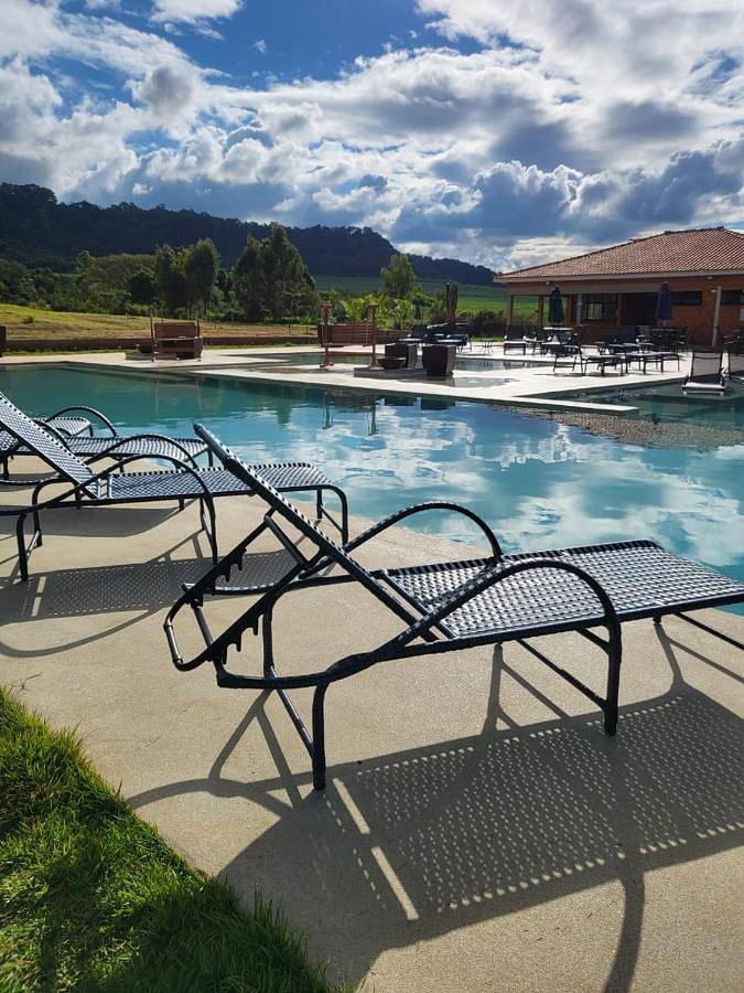 Pousadas para 2 pessoas, com jardim e piscina e ainda balcão em Brotas