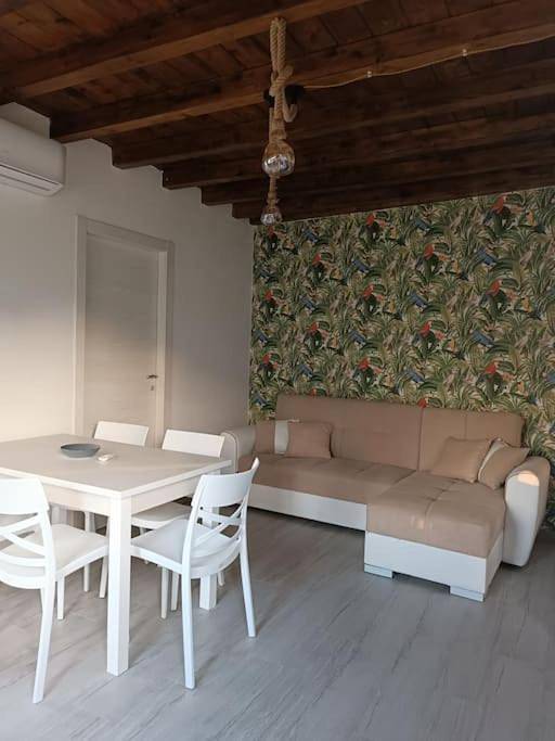 Gîte pour 5 personnes, avec terrasse et vue à Agnone Bagni - 4