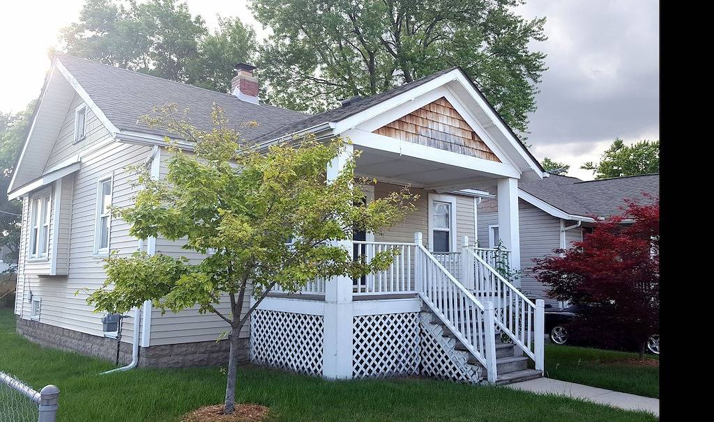 Modernes Mid-Century-Haus in der Innenstadt von Royal Oak! in Oakland County