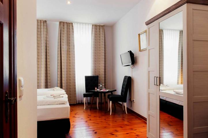 Hôtel pour 6 personnes, avec terrasse et vue, adapté aux familles à Perleberg - 3