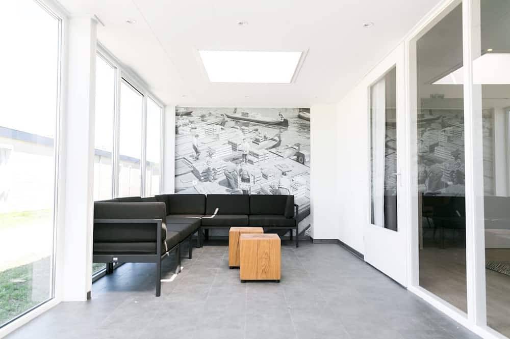 Bungalow in Nederland met Tuinterras in 's-Gravenzande, Stadsgewest Haaglanden