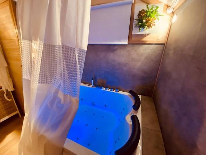 Gîte pour 2 personnes, avec jacuzzi et balcon à Bazenville - 4