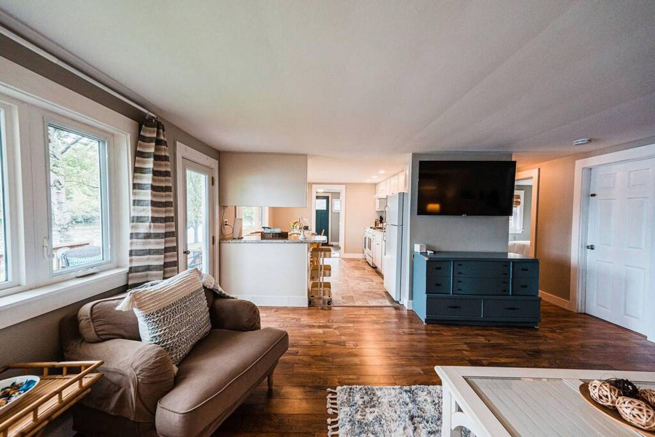 Entire apartment, Cozy Keyes Cottage-Family-friendly amazing views in Kennebec County