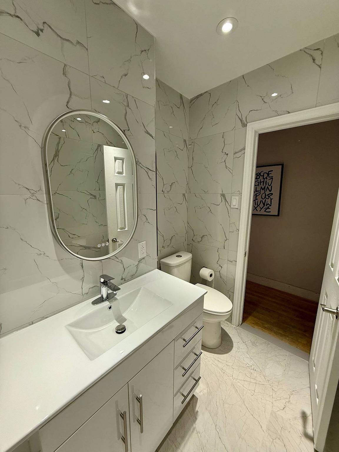 Apartamento entero, Acogedora habitación con cama grande a 7 minutos a pie en metro cerca del centro de Mtl in Montreal, Quebec