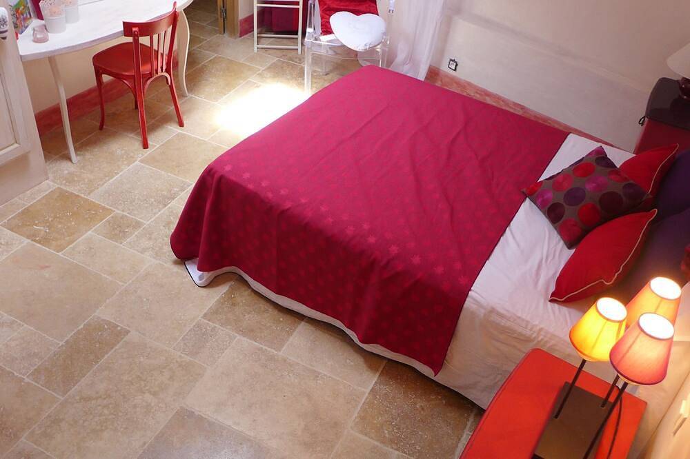 Ganze Wohnung, Künstlerhaus 3 Sterne 17. mit herrlichem Blick in Roussillon in Roussillon, Regionaler Naturpark Luberon