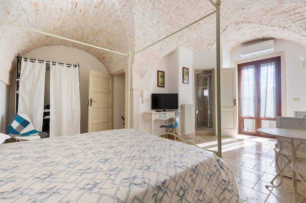 Entire apartment, Dimora Bellargo by Barbarhouse in Martina Franca, Taranto Province