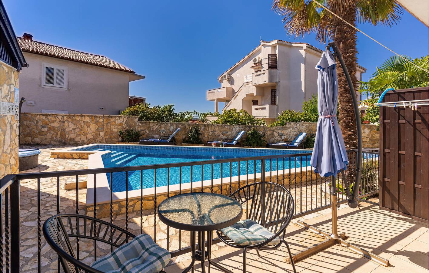 Ganze Ferienwohnung, Ferienwohnung für 4 Personen mit Terrasse in Krk Stadt, Krk