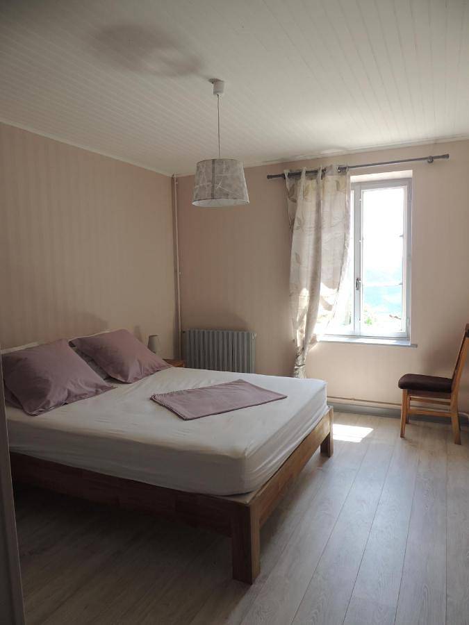Location de vacances pour 6 personnes, avec vue et jardin à Vernay - 4