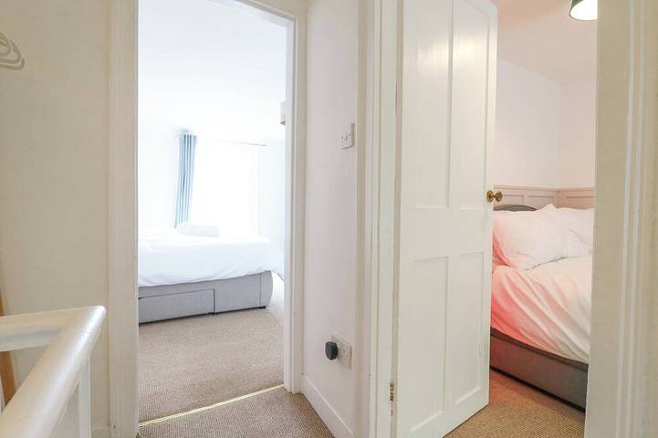 7 Athol Terrace, family friendly, country holiday cottage in Dover in Dover, Kent