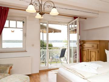 Ferienwohnung für 6 Personen, mit Balkon und Seeblick, mit Haustier in Waren (Müritz)