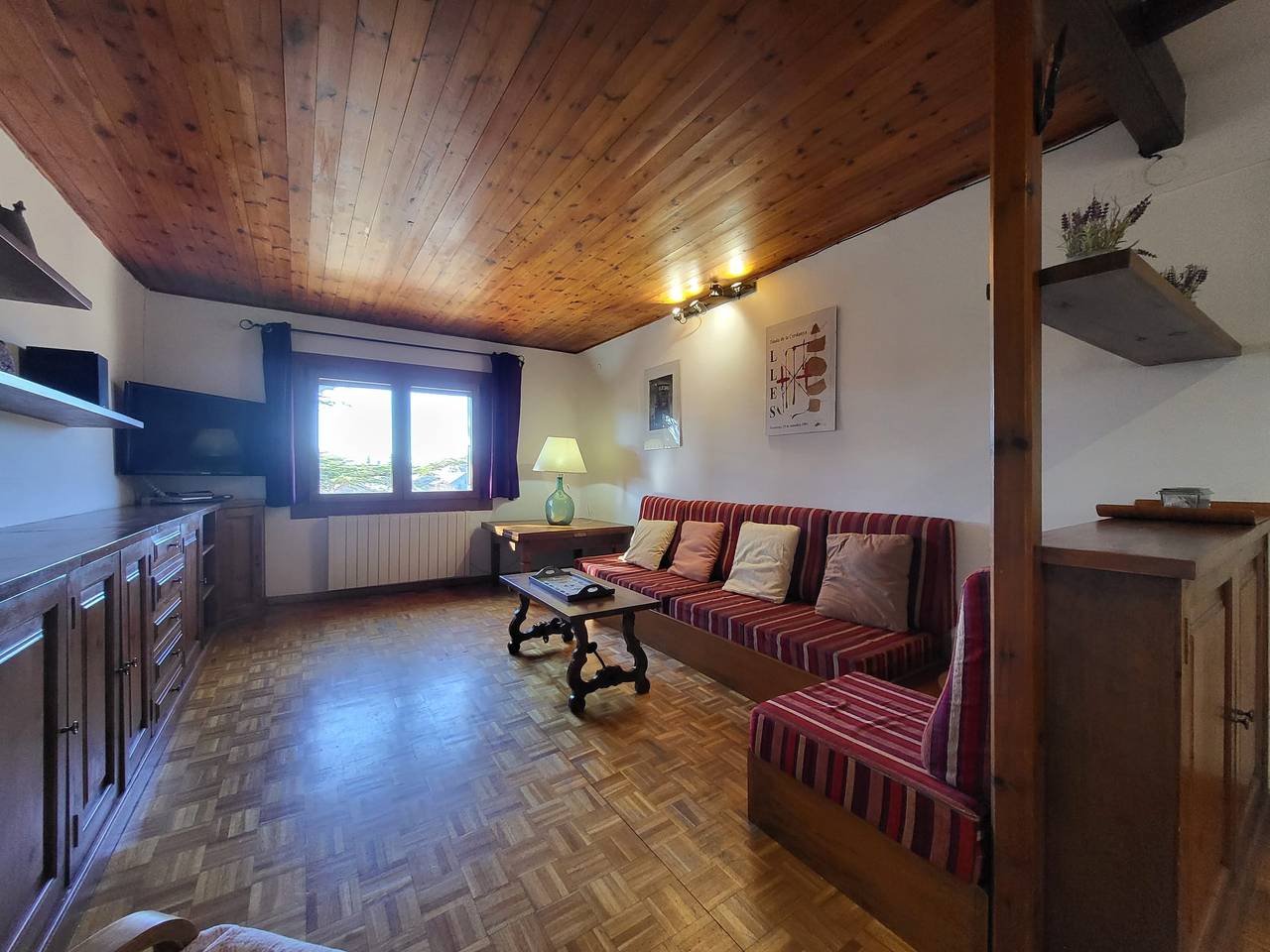 Entire apartment, Mountain Apartment in Puigcerdà in Puigcerdà, Cerdanya