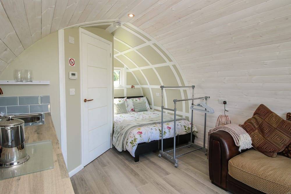 Cherry Pod, pet friendly, character holiday cottage in Meole Brace in Shrewsbury, Shropshire