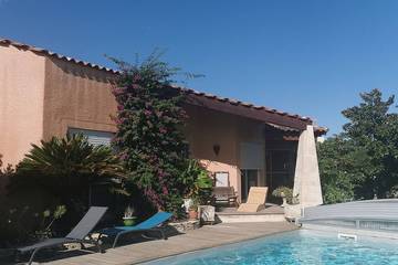 Location de vacances pour 8 personnes, avec jardin à Mas-Blanc-des-Alpilles