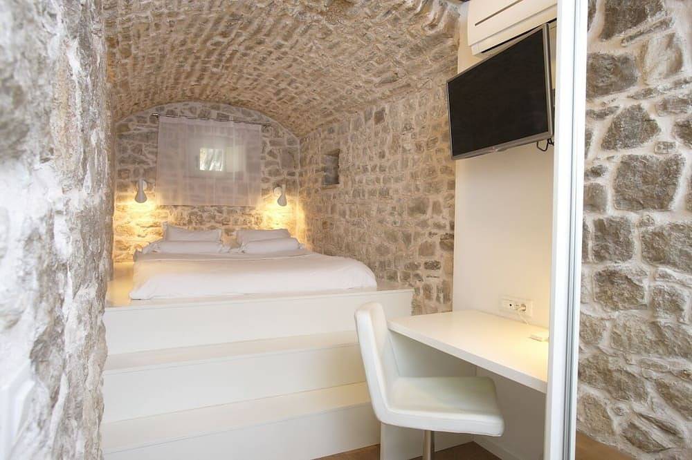 Deluxe Three Bedroom Villa 800 5-6 pax Radmilovića Street 17 in Split, Split-Dalmatia