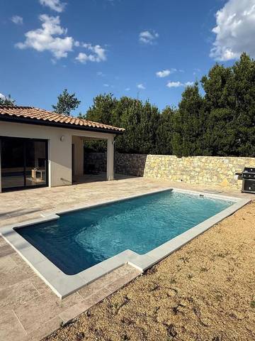 Location de vacances pour 6 personnes, avec terrasse et piscine à Blauzac