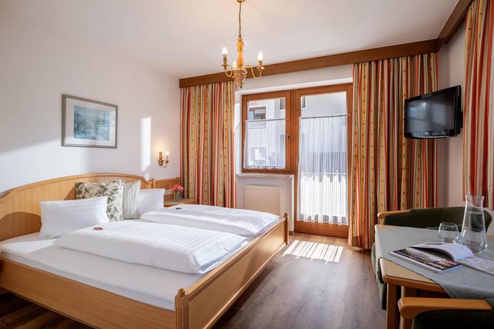 Doppelzimmer, Dusche, Wc in Sankt Johann in Tirol, Kaisergebirge