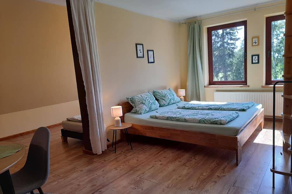 Ganze Wohnung, Ferienwohnung an der Ostsee - Alleinlage am Waldrand  <br> in Ahrenshagen-Daskow, Vorpommern-Rügen