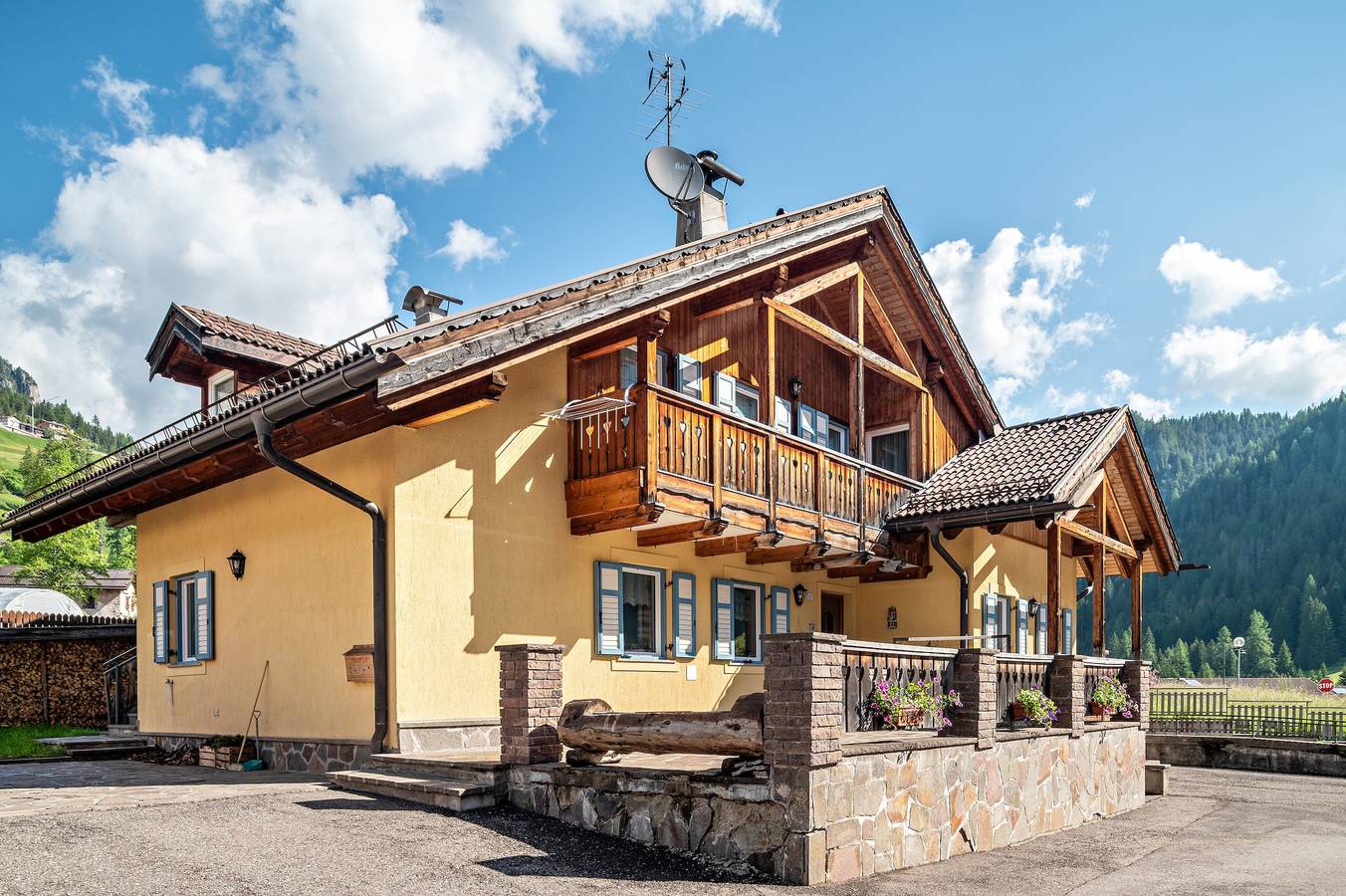 Appartamento intero, Appartamento 'Davide' con vista sulle montagne, giardino privato e Wi-Fi in Pera di Fassa, San Giovanni di Fassa