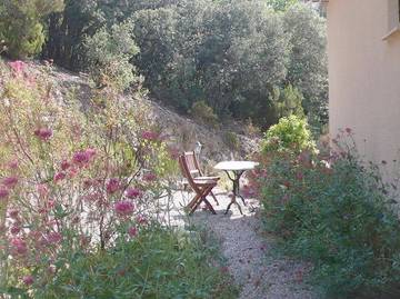 Chambre d’hôte pour 2 personnes, avec jardin ainsi que terrasse et vue à Cabrières