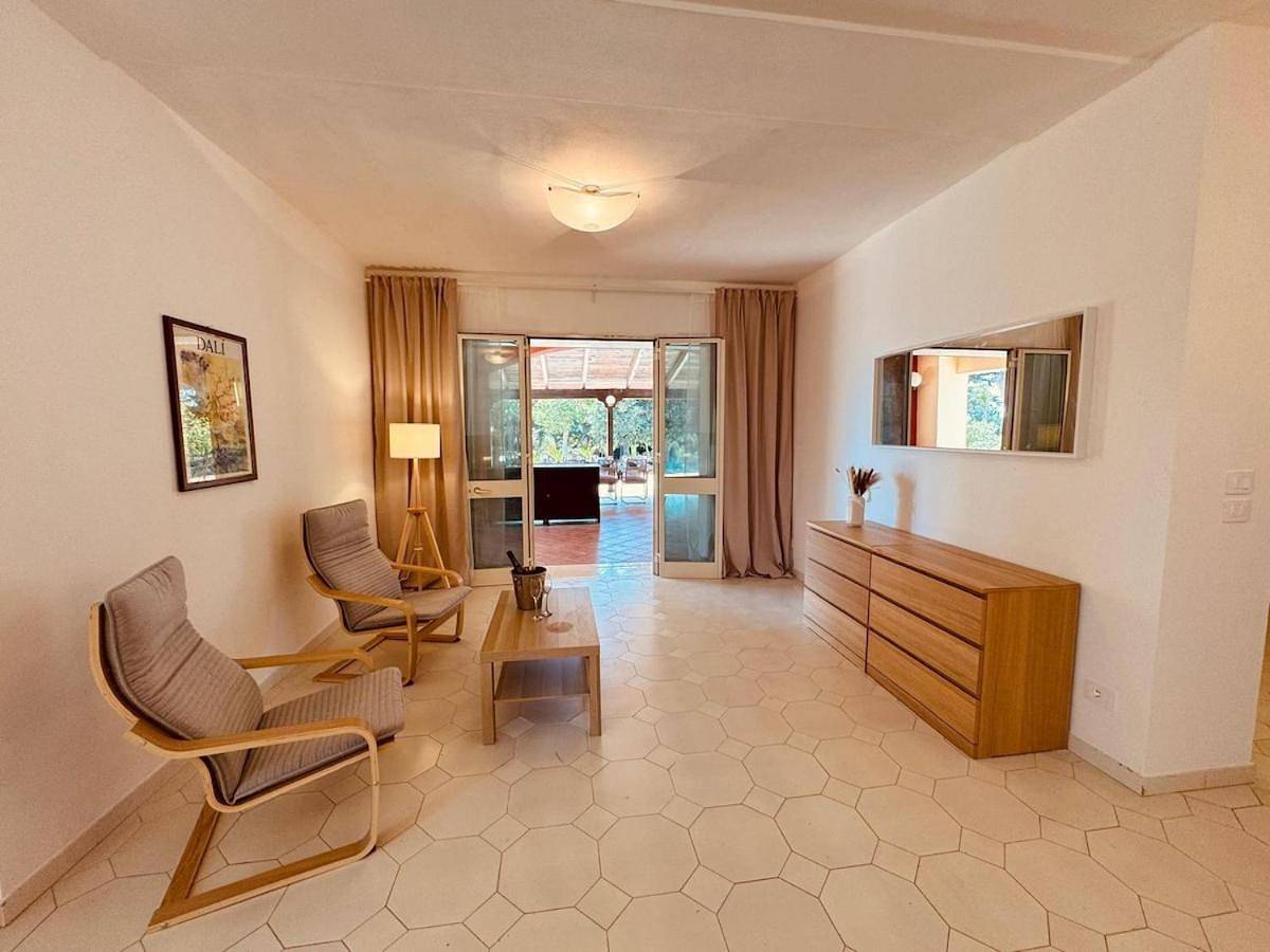 Villa mit großem Garten und Aufstellpool, 800m zum Meer, Lido Marini in Lido Marini, Golfo di Taranto