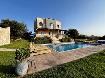 Chambre d’hôte pour 2 personnes, avec jacuzzi ainsi que piscine et jardin, animaux acceptés au Maroc