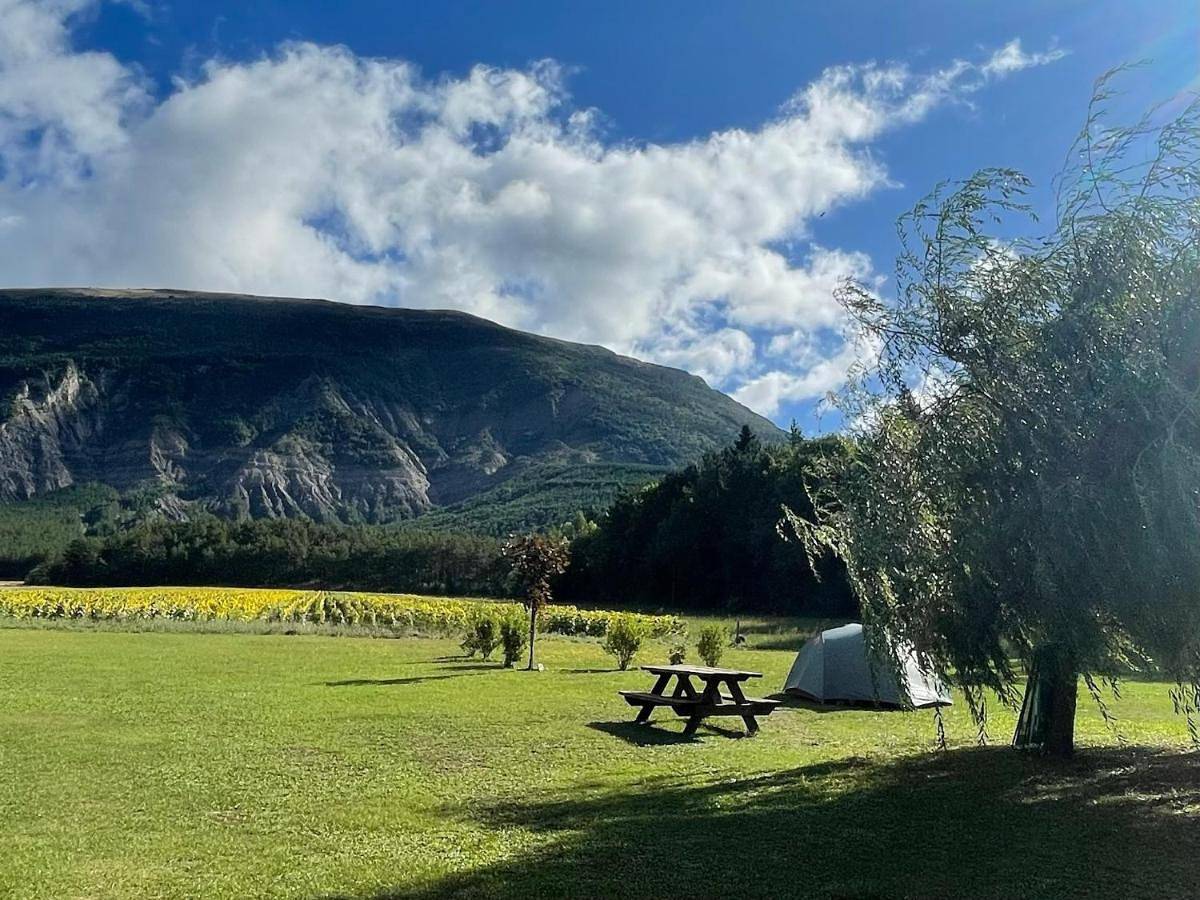 Glamping at Camping La Source in Saint-Pierre-d'Argençon, Région de Gap