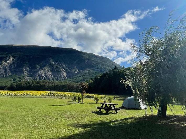 Tente pour 2 personnes, avec jardin ainsi que vue et terrasse, animaux acceptés dans Hautes-Alpe - 3