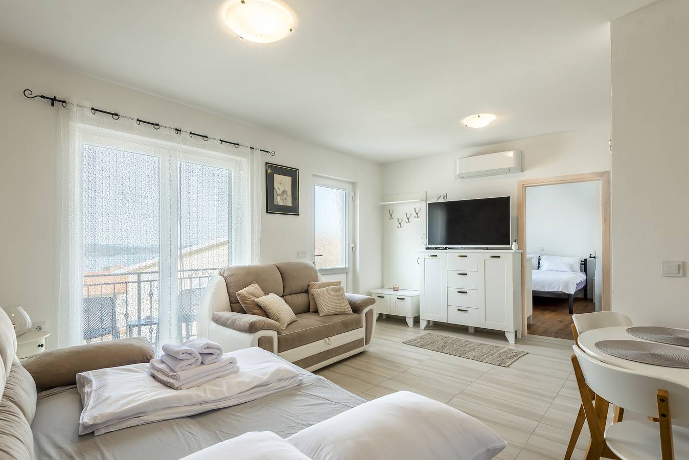Ganze Wohnung, 2-Zimmer-Ferienwohnung mit Balkon und Meerblick Sibenik A-21075-a in Sibenik, Šibenik-Knin