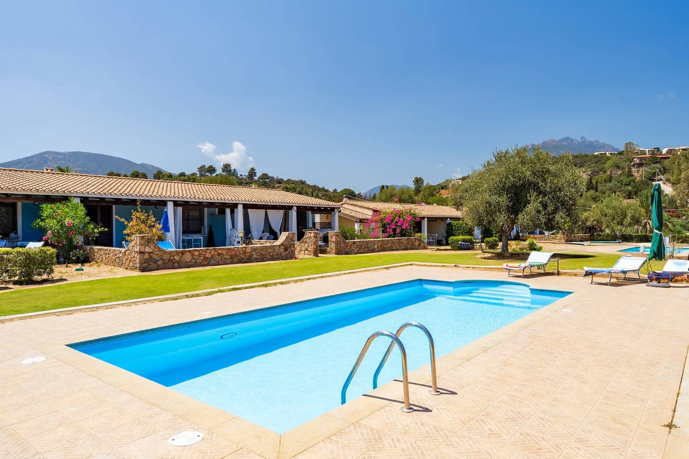 Geheel appartement, Appartement 'Casa Dalby' met Gedeeld Zwembad, Privé Terras en Airconditioning in Abba Urci, Tertenia