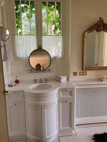 Location de vacances pour 2 personnes, avec vue et piscine ainsi que terrasse et jardin à Garches - 4