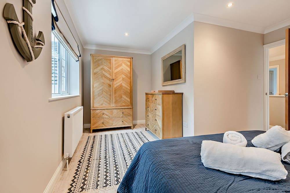 High Tides Elegant & Modern 4-Bedroom Villa in Sandbanks in Sandbanks, Poole