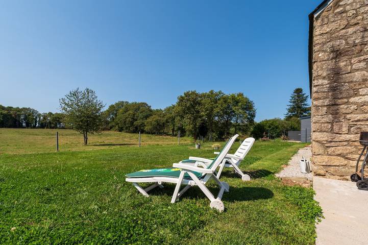 Non-air-conditioned country cottage near a farm in Questembert, Vannes region