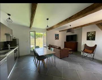 Gîte pour 9 personnes, avec jacuzzi et terrasse à Cinqueux