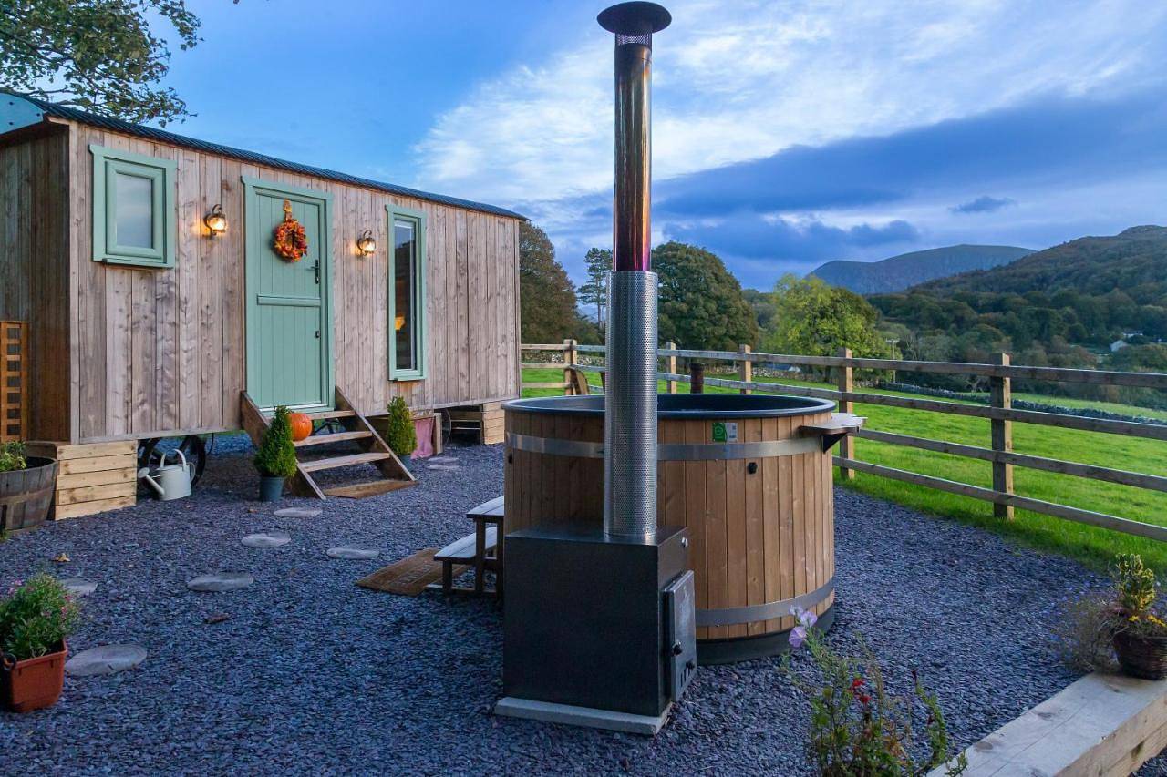 Elephant View Shepherds Hut in Snowdonia