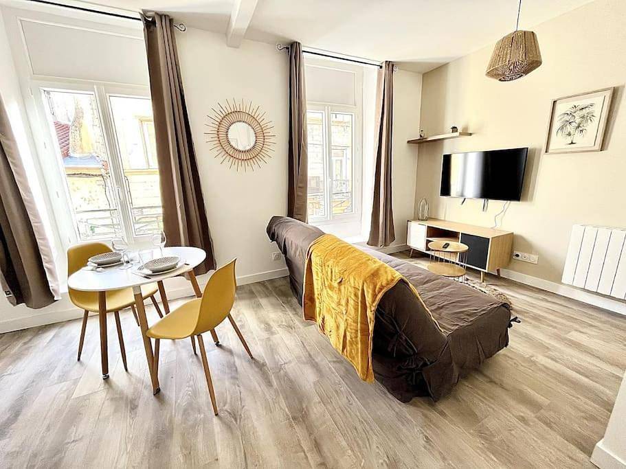 Appartement entier, Studio Apartment in Bourg-de-Péage, Région de Valence