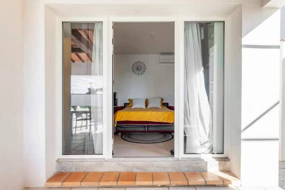 Entire apartment, Studio Neuf Avec Accès Piscine in Valergues, Côte d'Améthyste